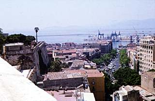 Cagliari - pohled na město z hradeb
