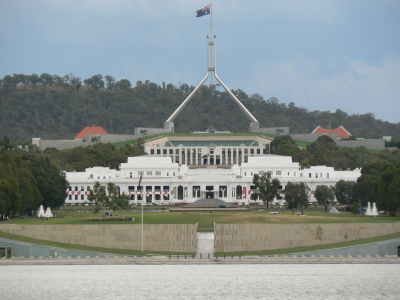 Z hlavního města do největšího města Austrálie