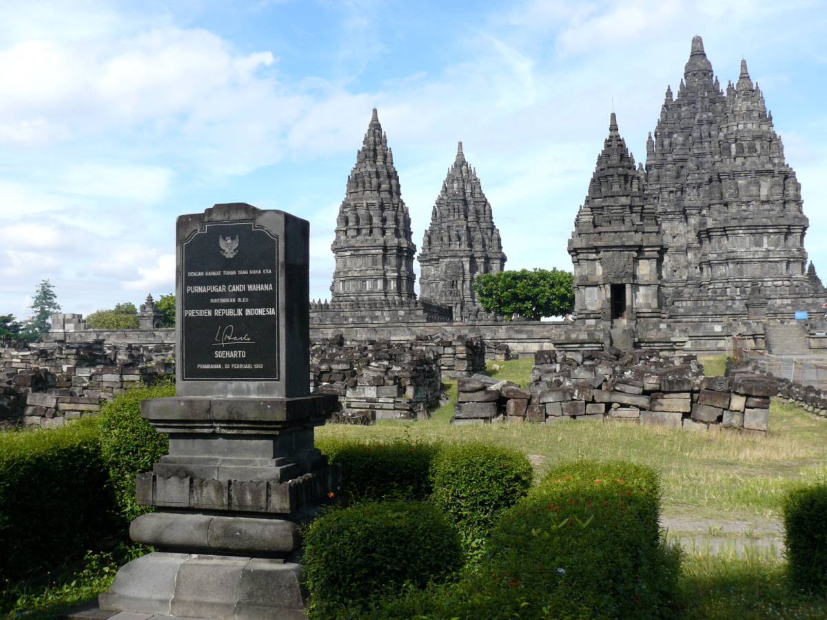 Hinduistický Prambanan a Jávské sopky